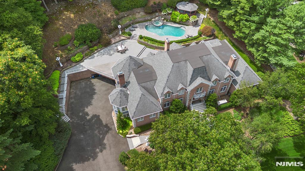 27 Shinnecock Trail