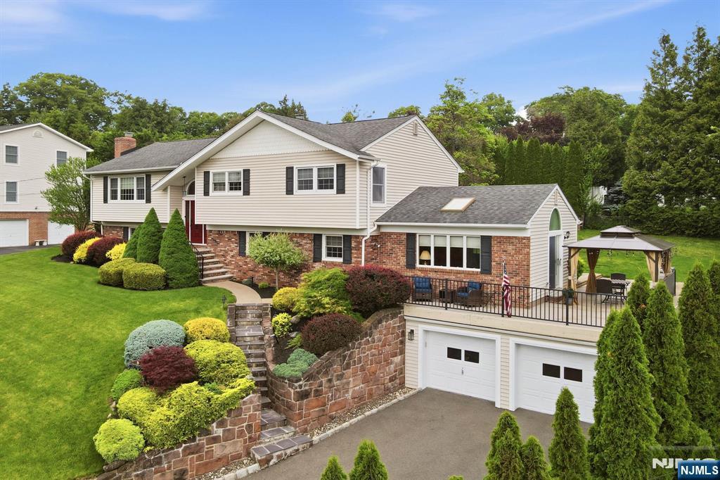 Photo of 17 Kiowa Terrace, Oakland, NJ 07436 (MLS # 26018527)