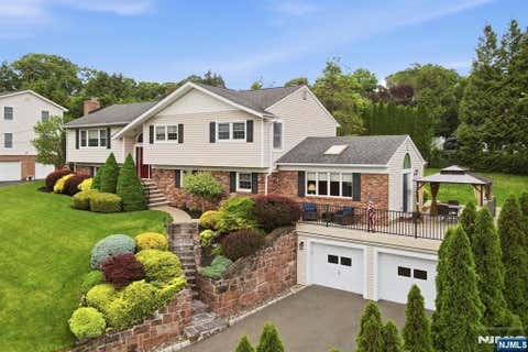 Photo of 17 Kiowa Terrace, Oakland, NJ 07436 (MLS # 26018527)