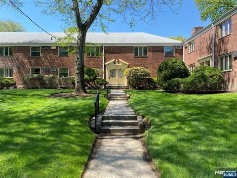 Photo of 50 1st St #4 B, Bergenfield, NJ 07621 (MLS # 26016256)