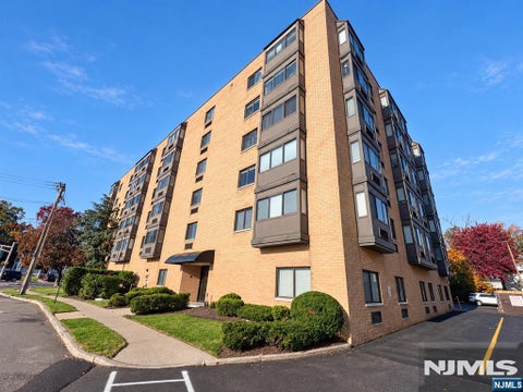 Photo of 5 Linden Street #4I, Hackensack, NJ 07601 (MLS # 26040775)