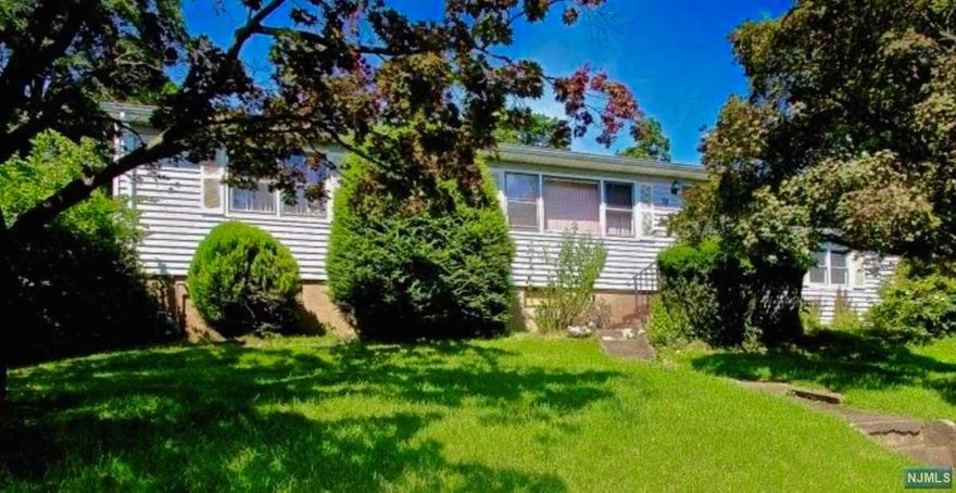 CHARMING UPDATED RANCH LOCATED IN GREAT AREA! FEATURES NEW KITCHEN & BATHROOM APPROX 1 YEAR OLD, OFFERS CENTRAL A/C, HARDWOOD FLOORS, RECESSED LIGHTING, LARGE UNFINISHED WALKOUT BASEMENT WHICH LEADS TO LARGE 200 FT PLUS YARD WITH BEAUTIFUL PRIVATE DECK WITH CUSTOM WOOD AWNING, PULL DOWNSTAIRS TO ATTIC FOR LOTS OF STORAGE. WALKING DISTANCE TO SCHOOLS & CENTER OF TOWN, HURRY WON'T LAST!QUICK CLOSE, SELLERS MOTIVATED!