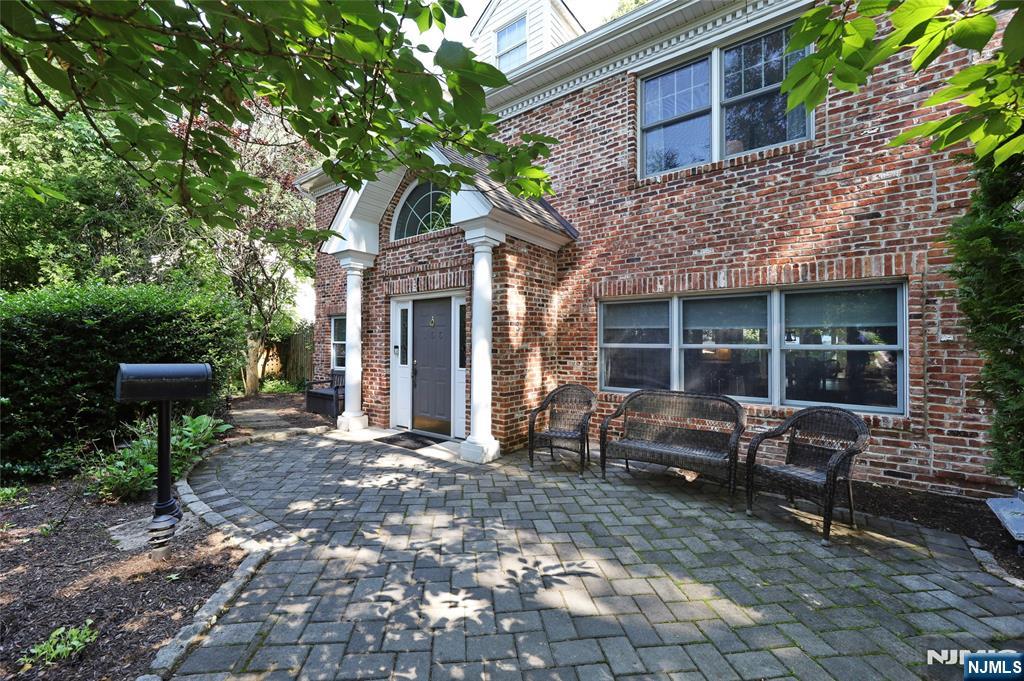 155 W Clinton Avenue