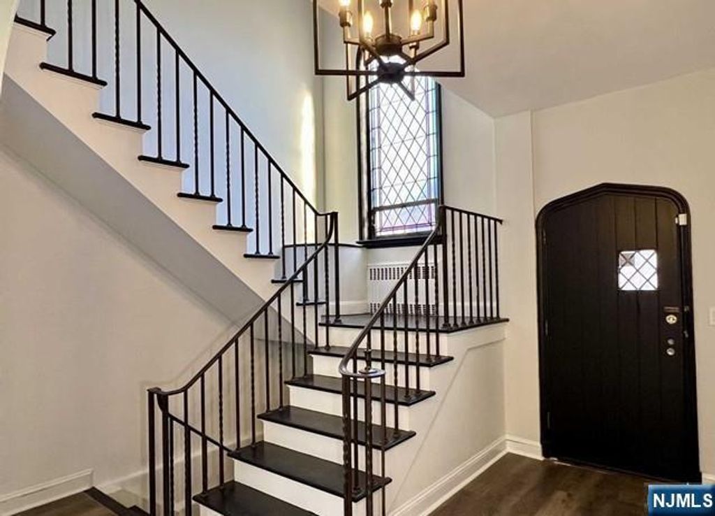 Photo of 695 Palisade Avenue, Cliffside Park, NJ 07010 (MLS # 26003621)