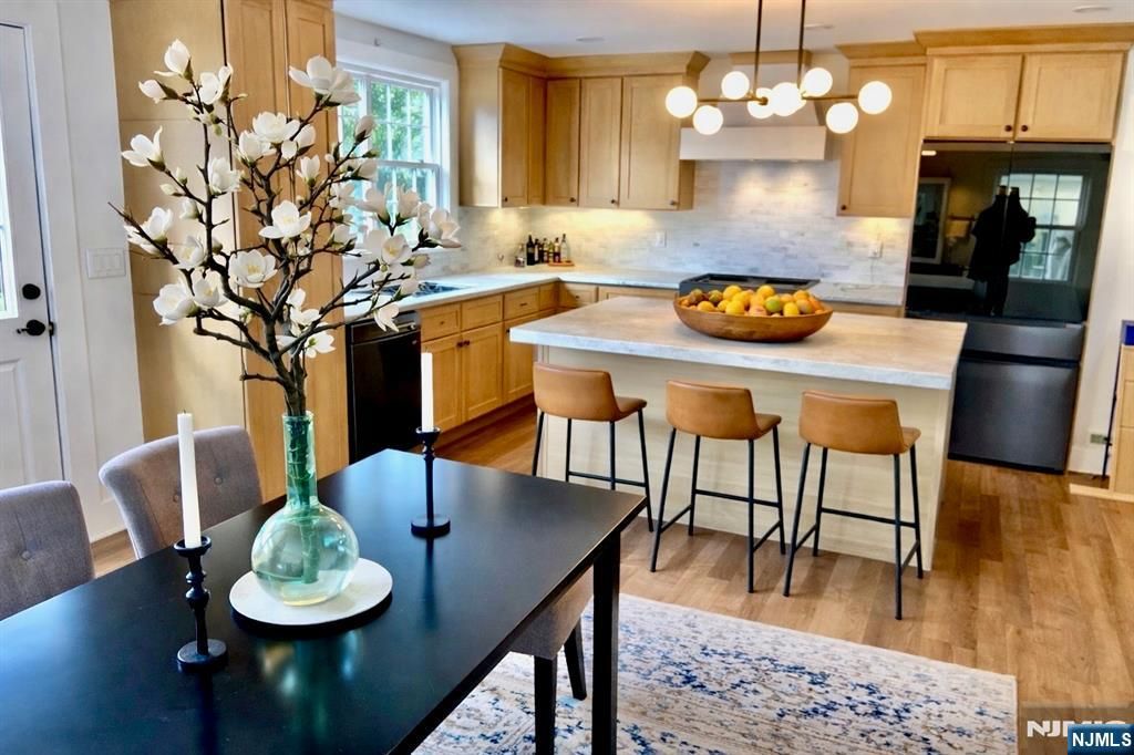 Photo of 3 Laurel Place, Glen Ridge, NJ 07028 (MLS # 26010440)