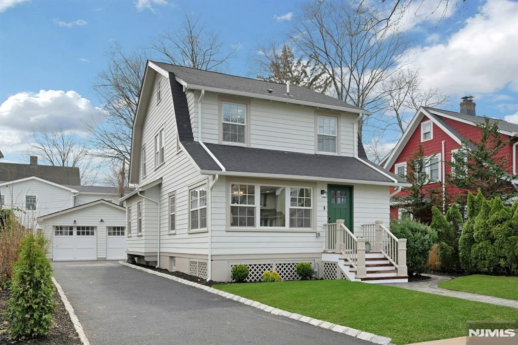 Photo of 3 Laurel Place, Glen Ridge, NJ 07028 (MLS # 26010440)