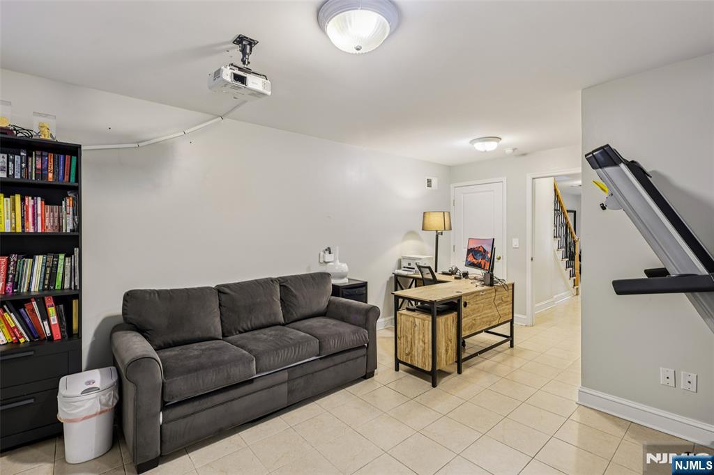 422 Hillside Avenue 5