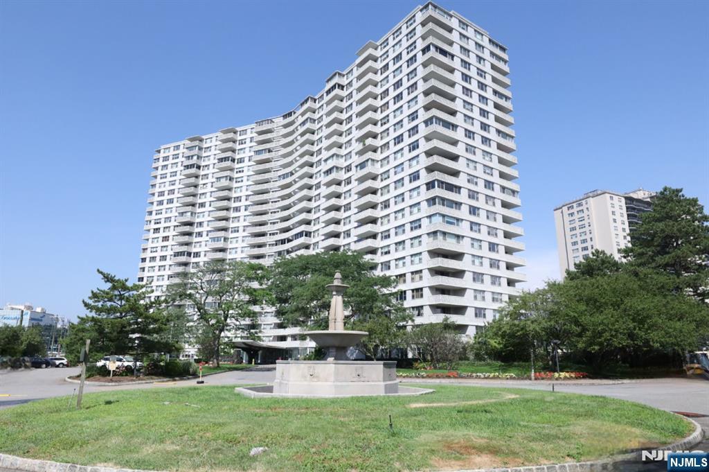 Property for Sale at 2100 Linwood Avenue 21T, Fort Lee, New Jersey - Bedrooms: 2 
Bathrooms: 2  - $289,000