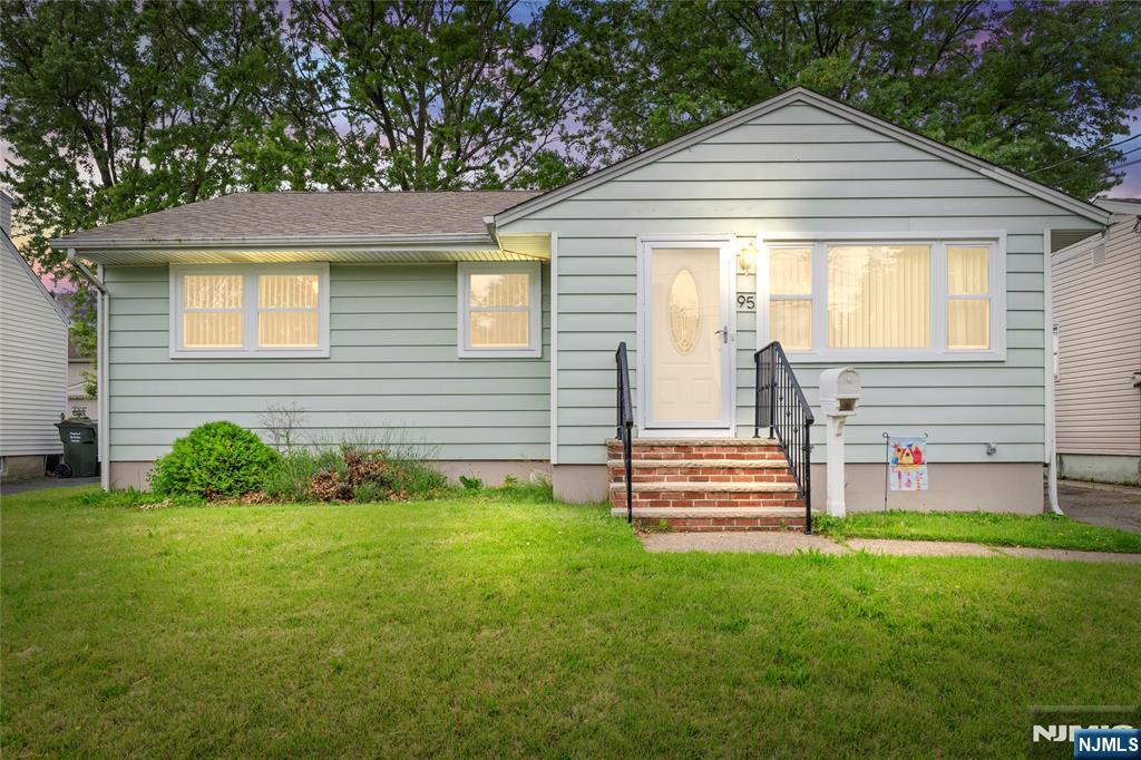 Property for Sale at 95 1st Avenue, Woodbridge, New Jersey - Bedrooms: 3 
Bathrooms: 1 
Rooms: 6  - $399,987