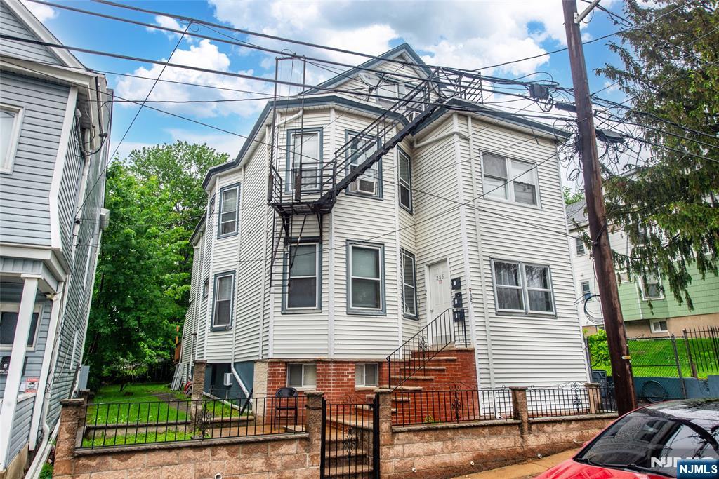 Property for Sale at 285287 Paxton, Paterson, New Jersey - Bedrooms: 7 
Bathrooms: 4 
Rooms: 16  - $850,000