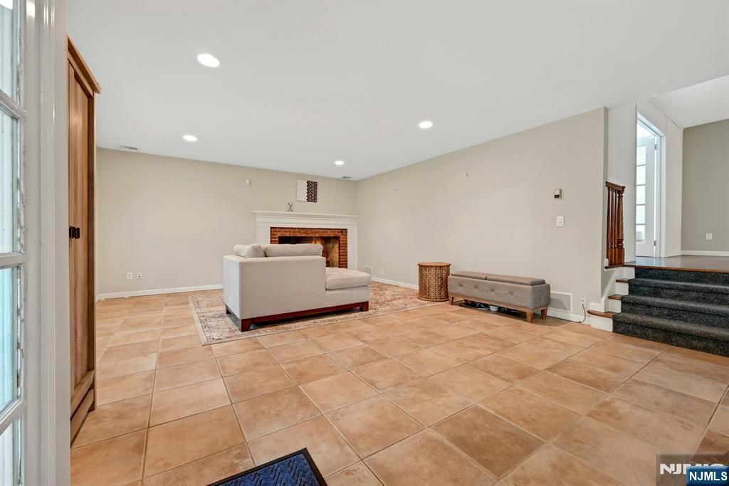 Homes for Sale in Northern NJ | ThisIsRiverEdge.com 76 Briarwood Avenue