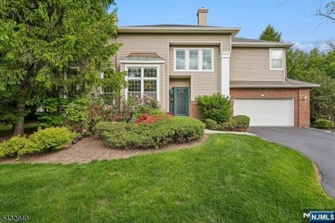 Photo of 32 Kent Drive #C0148, Roseland, NJ 07068 (MLS # 26018314)