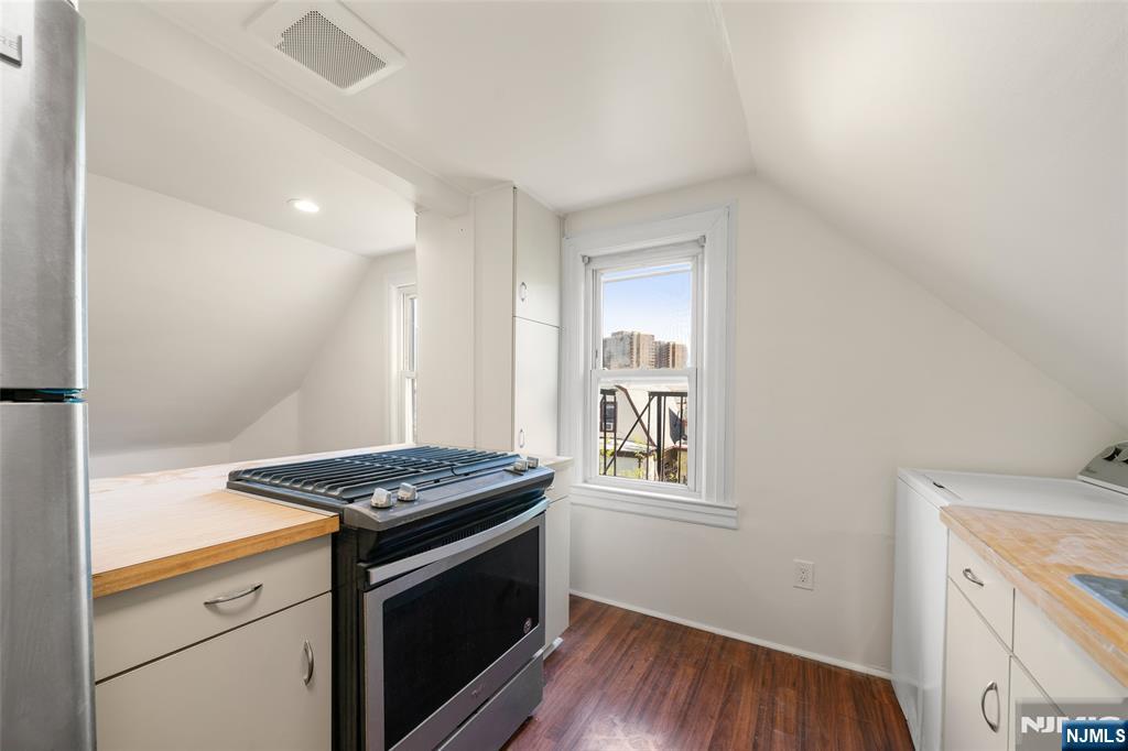8 Cooper Place 3rd Fl