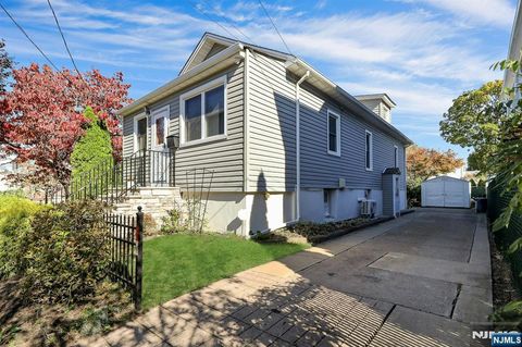 Photo of 355 Elm Street, Elmwood Park, NJ 07407 (MLS # 25038494) Photo of 355 Elm Street, Elmwood Park, NJ 07407 (MLS # 25038494)