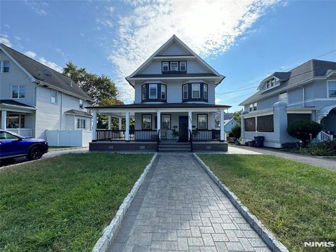 Photo of 243 Hamilton Pl #2, Hackensack, NJ 07601 (MLS # 26001310)