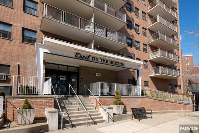 Rental Property at 5701 Boulevard East 22A, West New York, New Jersey - Bedrooms: 2 
Bathrooms: 1 
Rooms: 4  - $2,800 MO.
