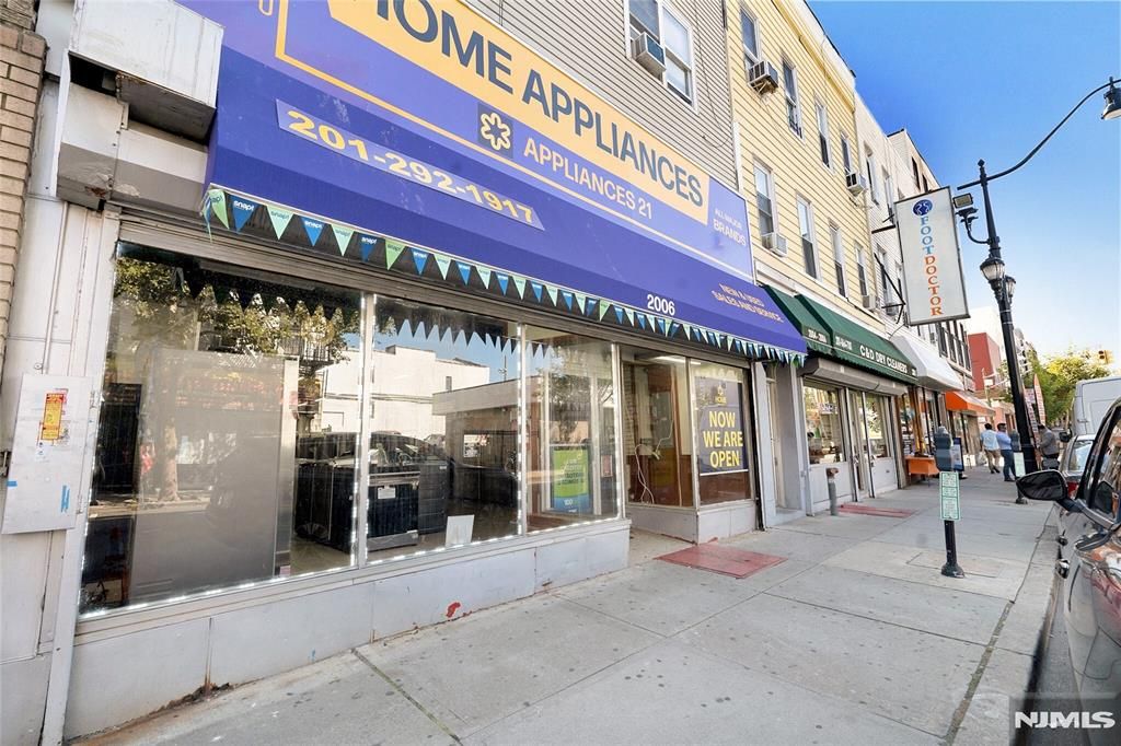 Photo of 2004 Bergenline Avenue, Union City, NJ 07087 (MLS # 25042360)