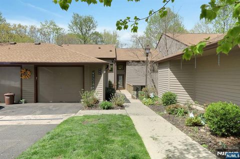 Photo of 257 Mountain View Drive, Mahwah, NJ 07430 (MLS # 26013803)