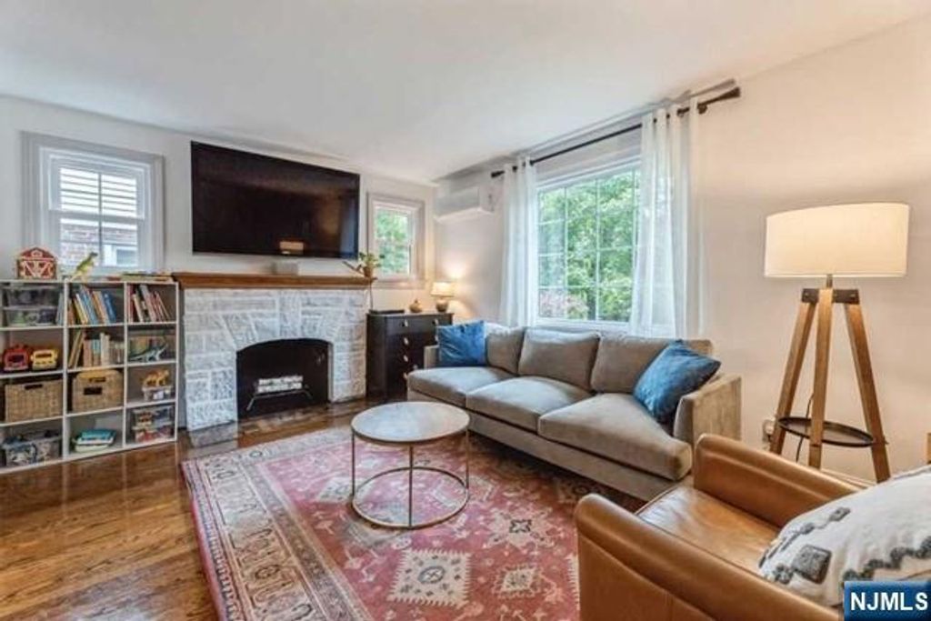 Photo of 1125 W Laurelton Parkway, Teaneck, NJ 07666 (MLS # 26008443)