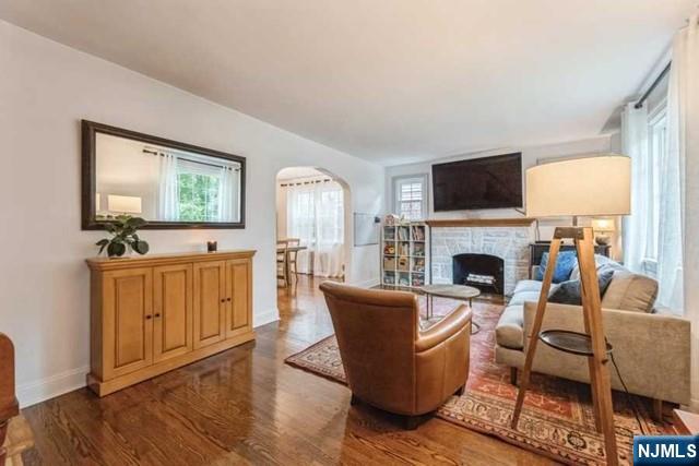 1125 W Laurelton Parkway