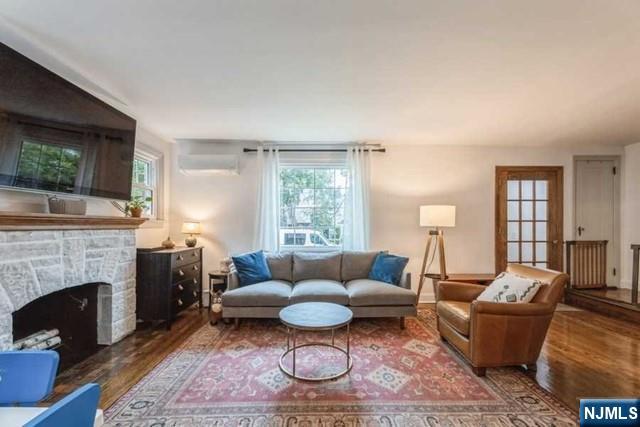 1125 W Laurelton Parkway