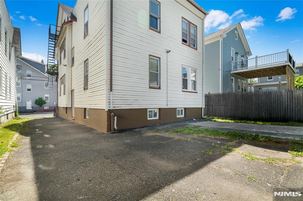 98 Delmar Place