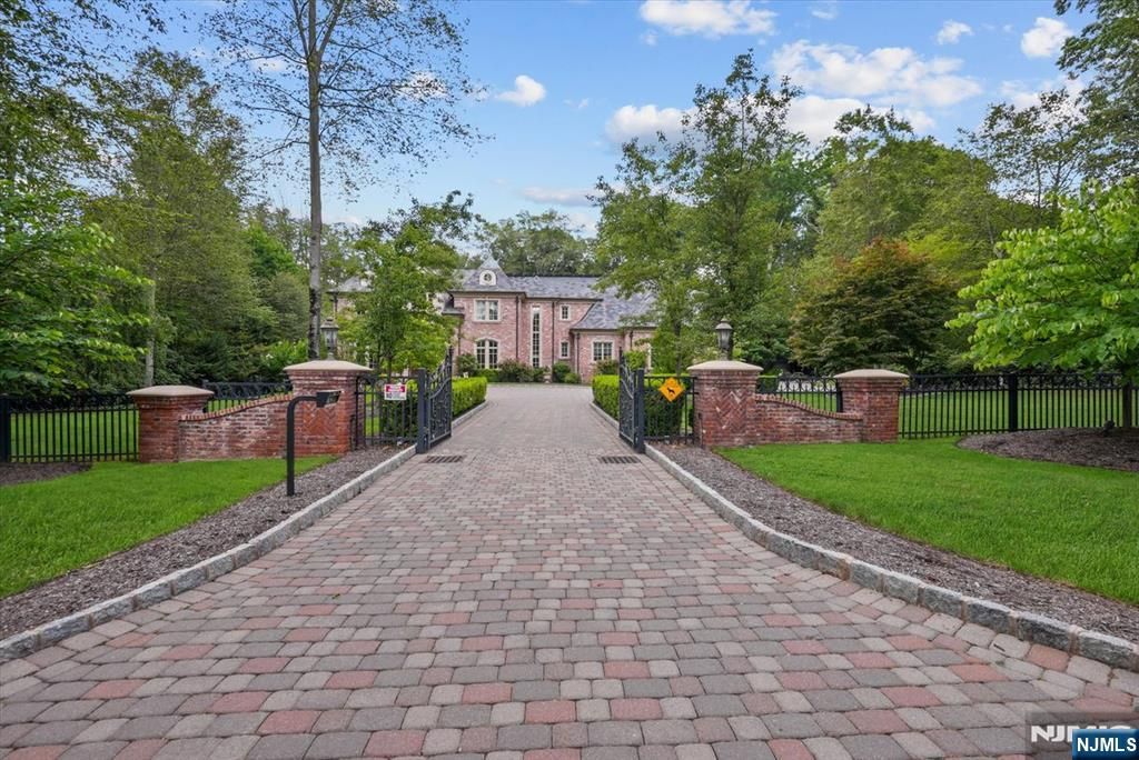 Photo of 29 N Church Road, Saddle River, NJ 07458 (MLS # 25011357)