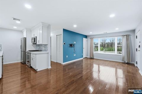 Photo of 253 Park Ave #305, Rutherford, NJ 07070 (MLS # 25041776)