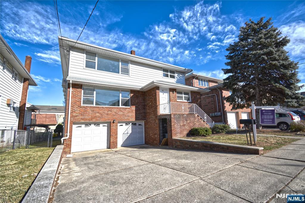 45 E Palisades Blvd 2nd Fl, Palisades Park, New Jersey - 3 Bedrooms  
2 Bathrooms  
6 Rooms - 