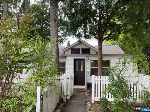 Photo of 301 Farrant Ter, Teaneck, NJ 07666 (MLS # 26002081)