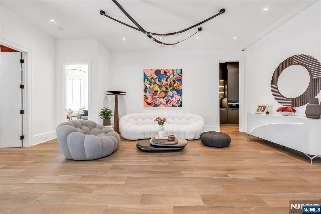 Homes for Sale in Northern NJ | ThisIsRiverEdge.com 1059 Briar Way