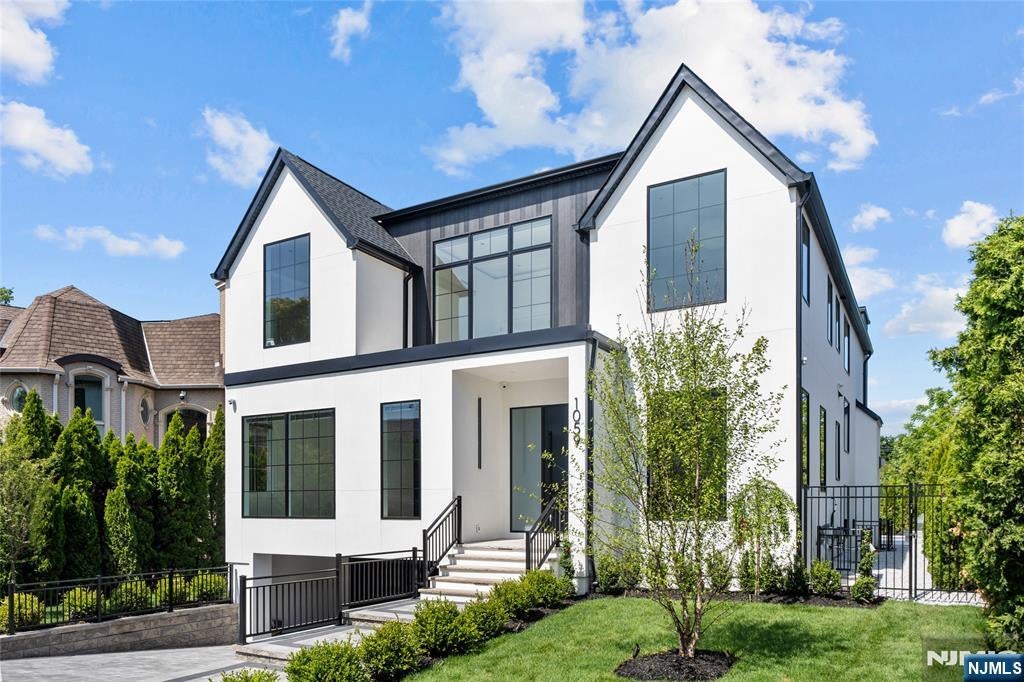 Homes for Sale in Northern NJ | ThisIsRiverEdge.com 1059 Briar Way