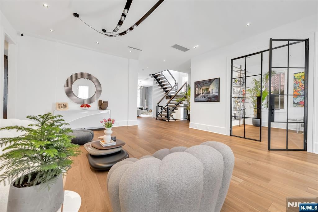 Homes for Sale in Northern NJ | ThisIsRiverEdge.com 1059 Briar Way