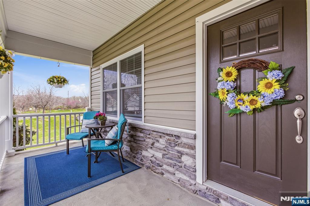 2 Bluffs Court