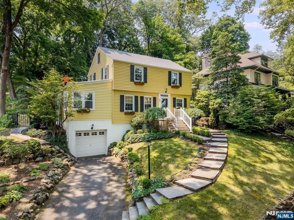 Photo of 60 Clinton Road, Glen Ridge, NJ 07028 (MLS # 26026656)