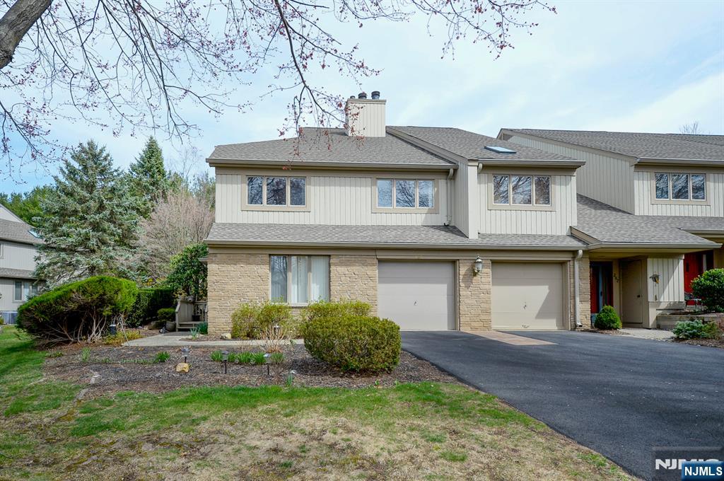 Rental Property at 283 Vista View Dr 283, Mahwah, New Jersey - Bedrooms: 3 
Bathrooms: 3 
Rooms: 7  - $4,500 MO.