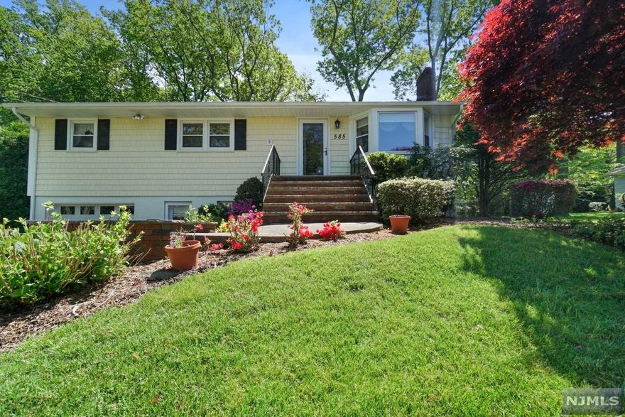 Charming, beautifully maintained home located in an ideal, much sought after neighborhood. Perfectly manicured lawn with gorgeous landscaping. Quiet street down the road from the local elementary school and two parks! Outdoor hot tub included! Open House Sunday, May 22 10-1.Interested in a private tour? Contact me! Susan Van Poznak. Best and highest will be Monday, May 23rd at 5:00pm.