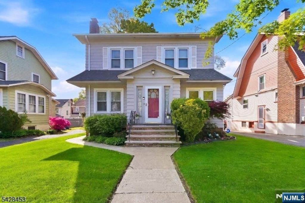 Photo of 122 Montrose Street, Newark, NJ 07106 (MLS # 26015631)