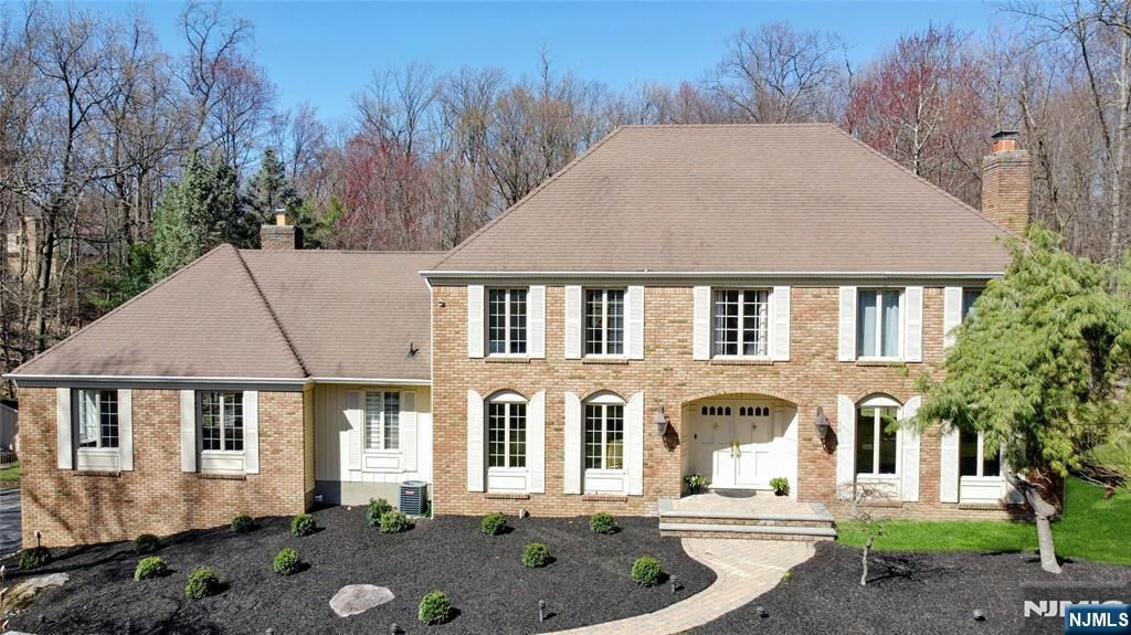Photo of 450 Saddle Back Trail, Franklin Lakes, NJ 07417 (MLS # 25010633)