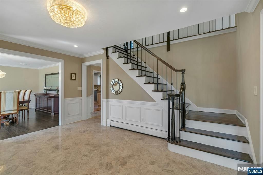 Photo of 450 Saddle Back Trail, Franklin Lakes, NJ 07417 (MLS # 25010633)