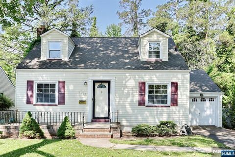 Photo of 1806 Palisade Avenue, Teaneck, NJ 07666 (MLS # 26018261)