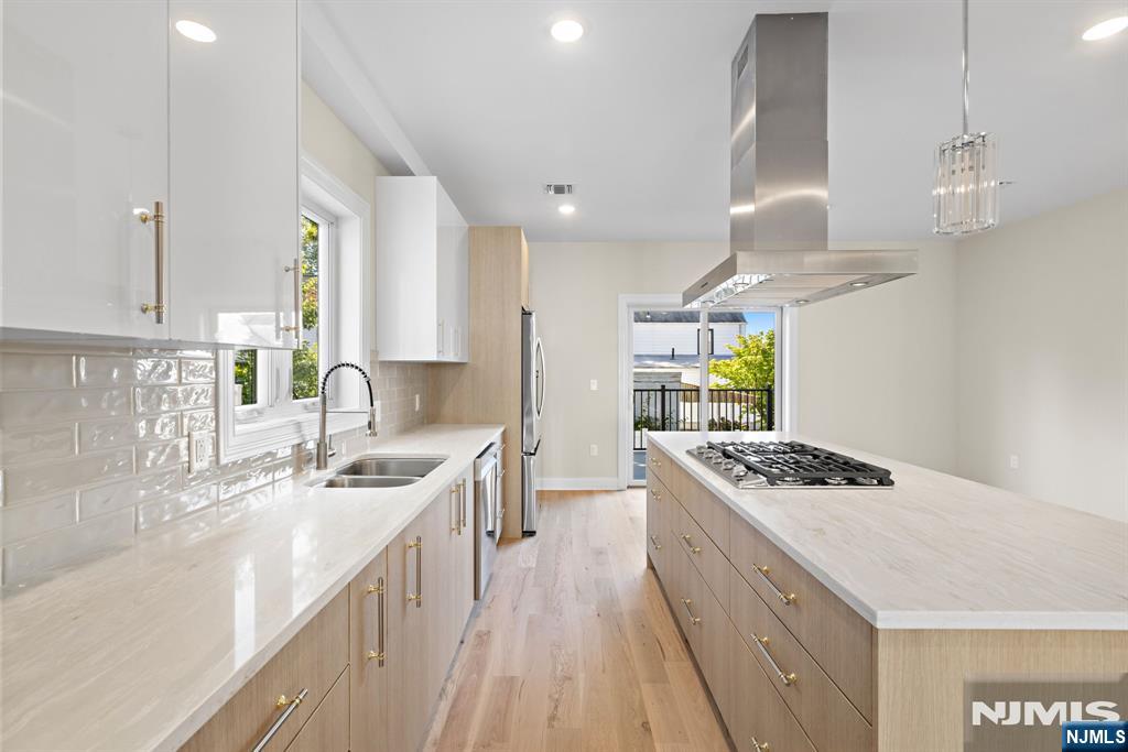 384 Lincoln Avenue