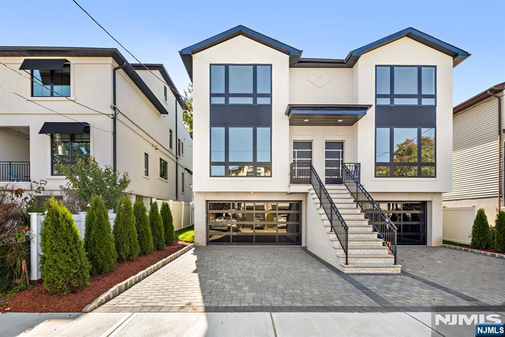 384 Lincoln Avenue