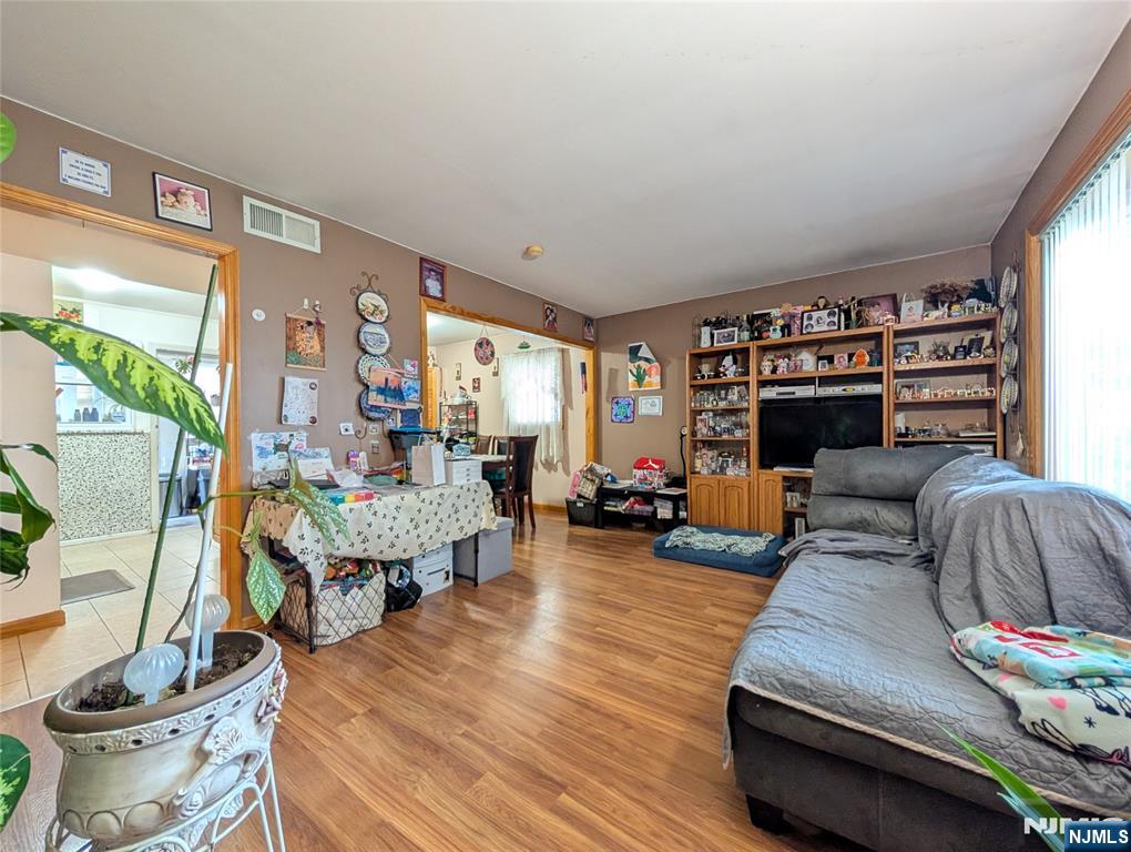 307 Jauncey Avenue