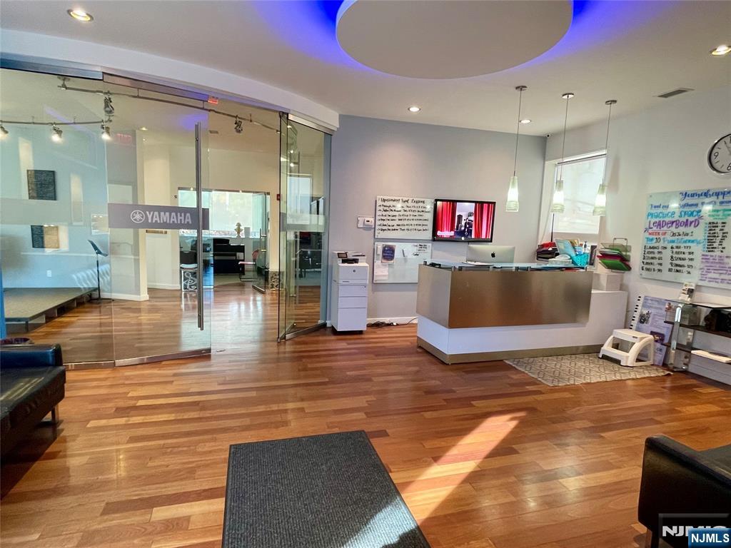 18-00 Fair Lawn Avenue 1