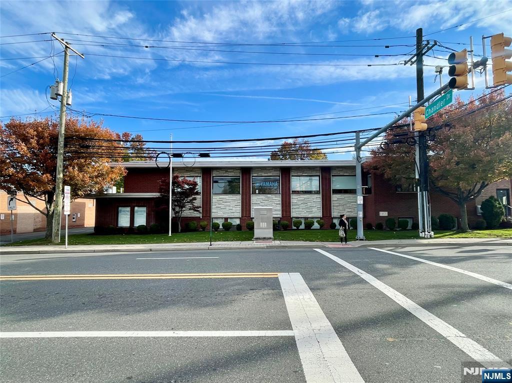 18-00 Fair Lawn Avenue 1