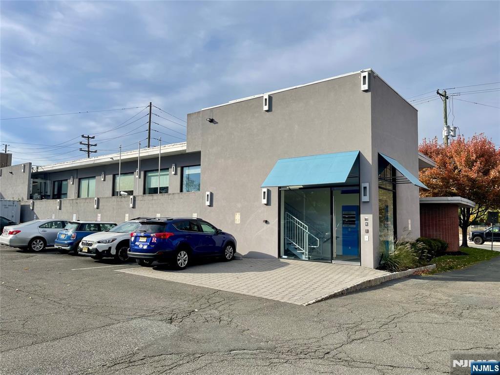 18-00 Fair Lawn Avenue 1