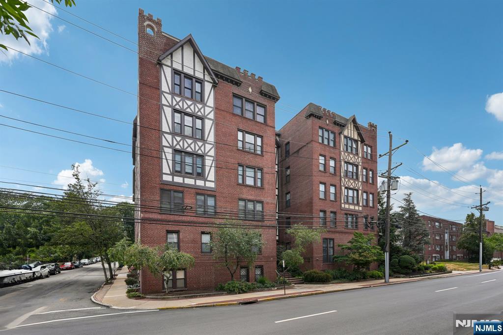 109 N Grand Avenue 4A