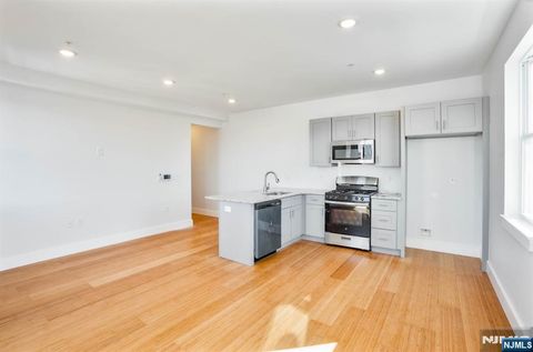 Photo of 100 North #3B, Plainfield, NJ 07060 (MLS # 26012096)