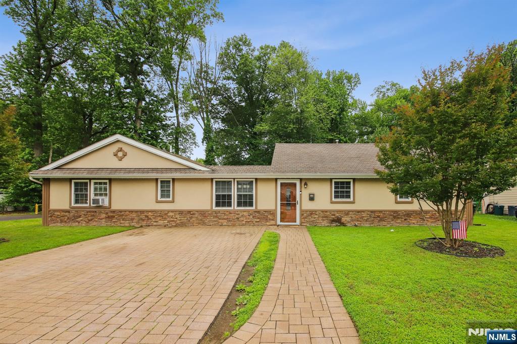 Property for Sale at 160 Howard Avenue, Rochelle Park, New Jersey - Bedrooms: 4 
Bathrooms: 2 
Rooms: 7  - $629,000